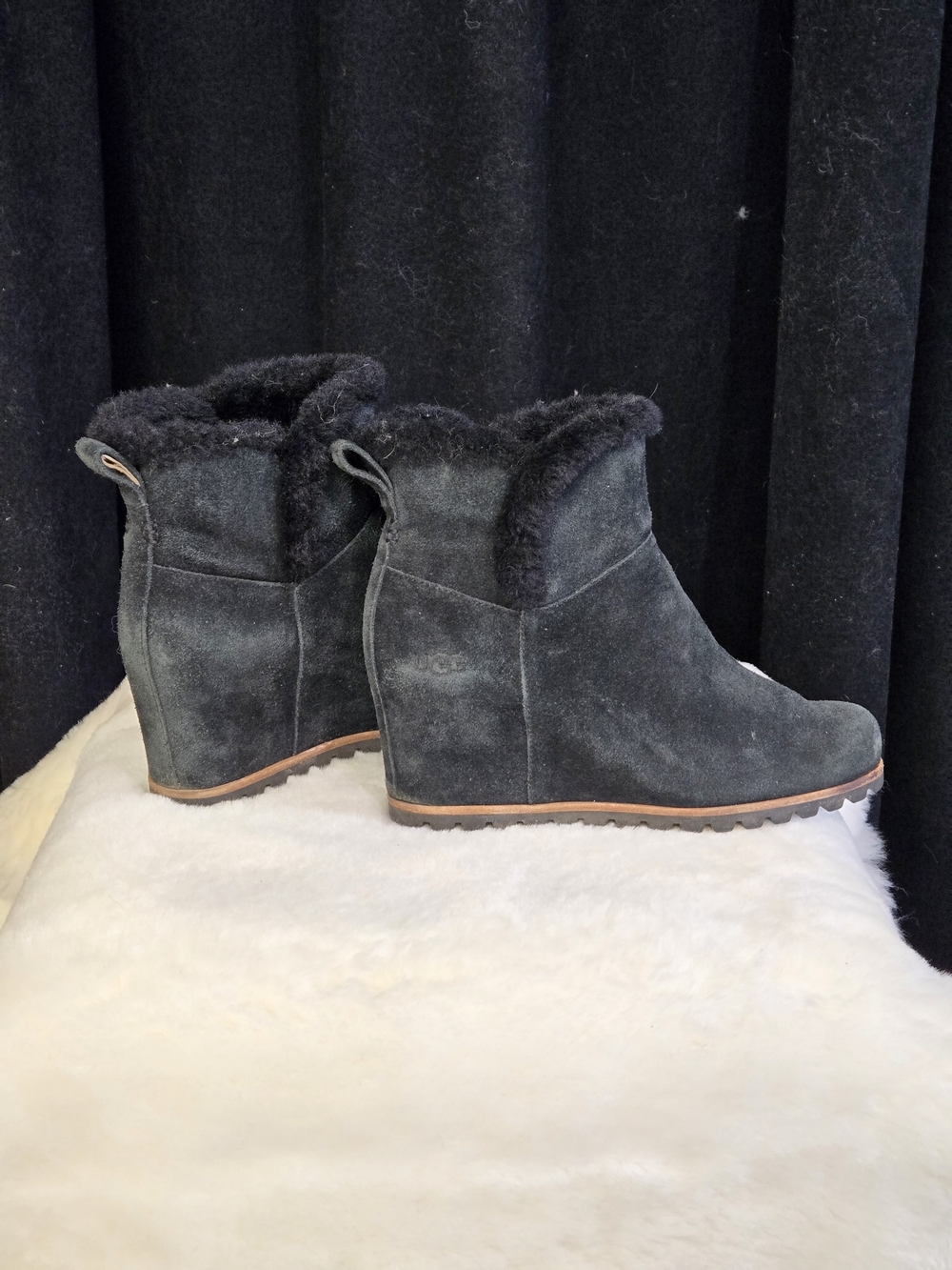 UGG Kristin Wedge Boots Size 9 Black Worn Twice